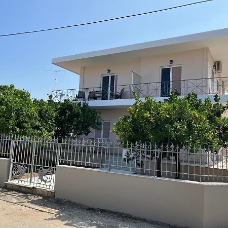 Koulouras Apartments Nikolaíika Exterior foto
